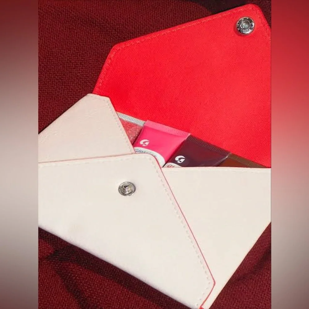 Glossier envelope pouch - Picture 7 of 7